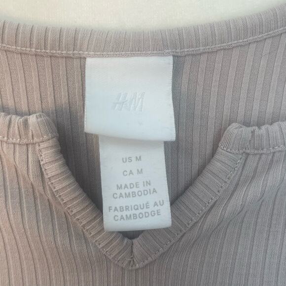H&M Ribbed Bodysuit Womens M Beige/Tan Split V-neck Short Sleeve Snap Scoop Back - Picture 6 of 11